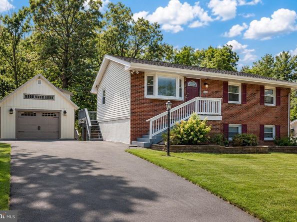 904 E Roanoke Road E, Sterling VA 20164