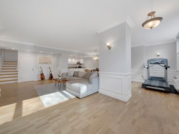 2 Constitution Ct