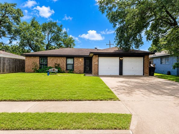 8923 Glen Shadow Drive, Houston TX 77088