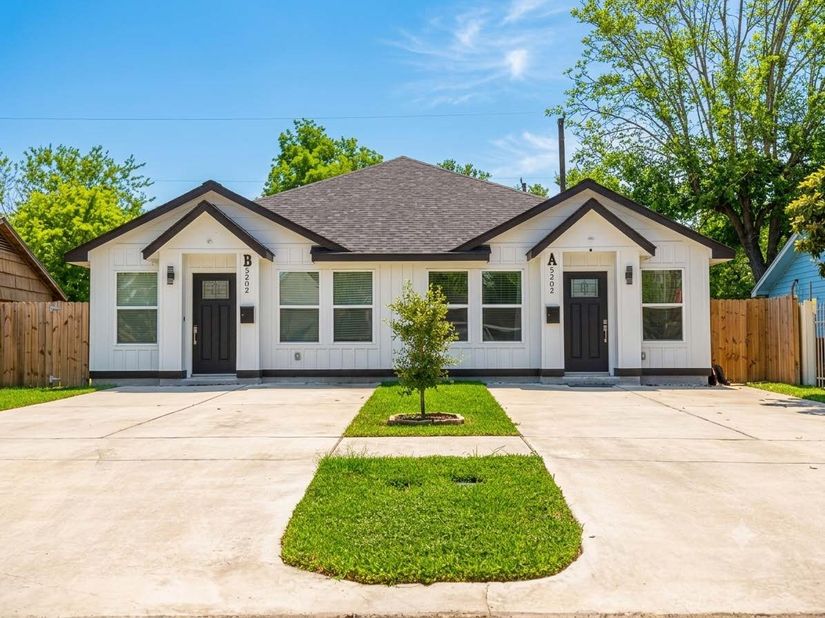 5202 Northridge Drive A/B, Houston TX 77033
