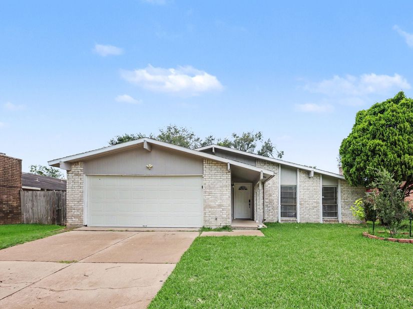 15430 Camino Del Sol Drive, Houston TX 77083
