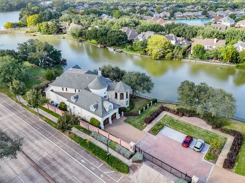 15710 Creek Bend Drive, Sugar Land TX 77478
