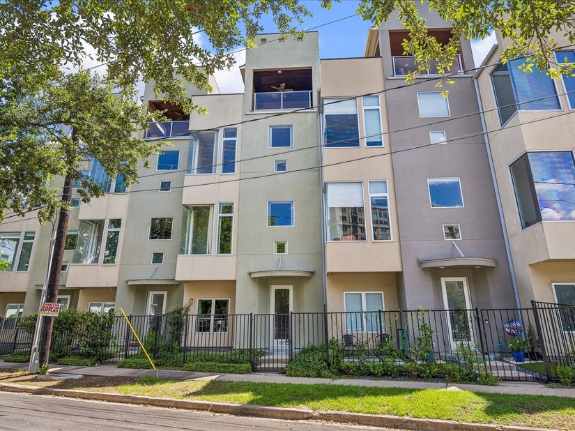 1606 Calumet Street, Houston TX 77004