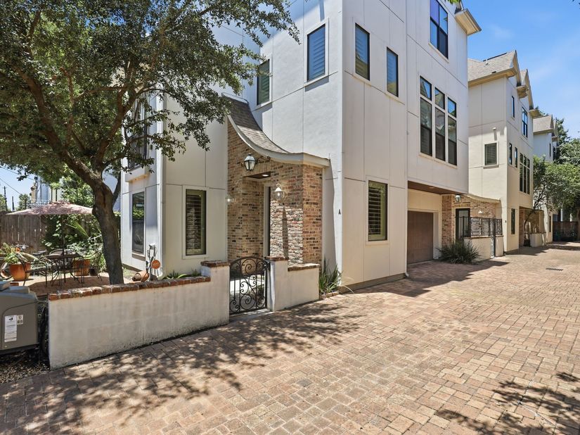 1009 W 24th Street A, Houston TX 77008