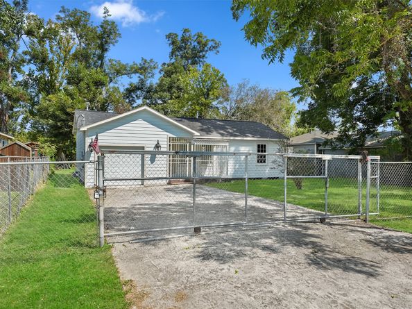 7413 W Knoll Street, Houston TX 77028