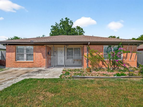 423 Gammon Drive, Houston TX 77022