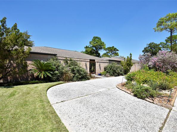 11418 Lakeside Place Drive, Houston TX 77077