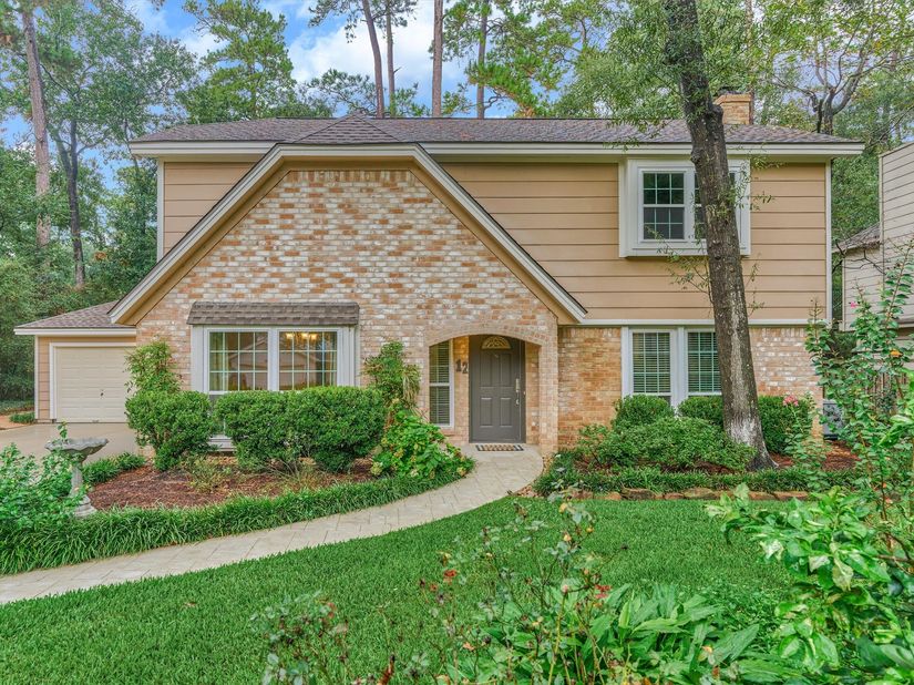 12 Thimbleberry Court, The Woodlands TX 77380