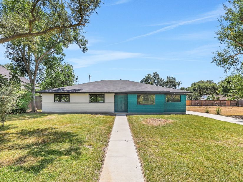 7915 S Braeswood Boulevard, Houston TX 77071