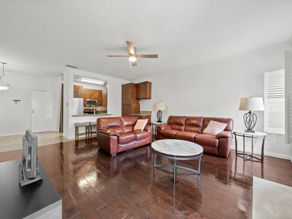 9850 Pagewood Lane 1402, Houston TX 77042