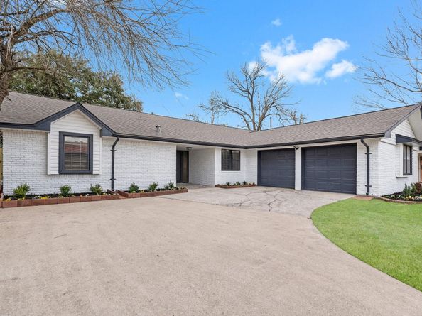 322 E Edgebrook Drive, Houston TX 77034