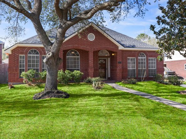 6314 Castle Lane Drive, Houston TX 77066