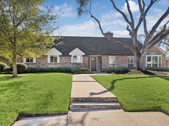 7525 Briar Rose Drive, Houston TX 77063