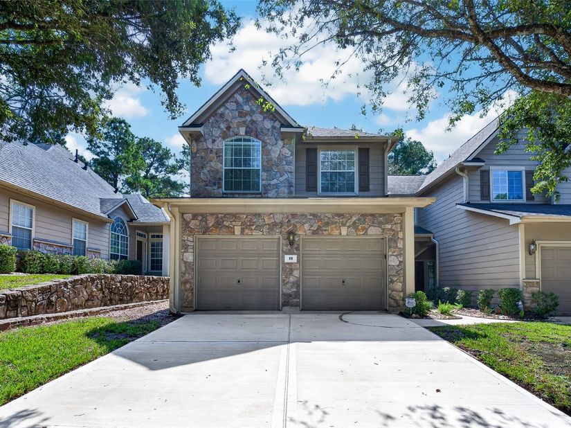 18 Valley Oaks Circle, The Woodlands TX 77382