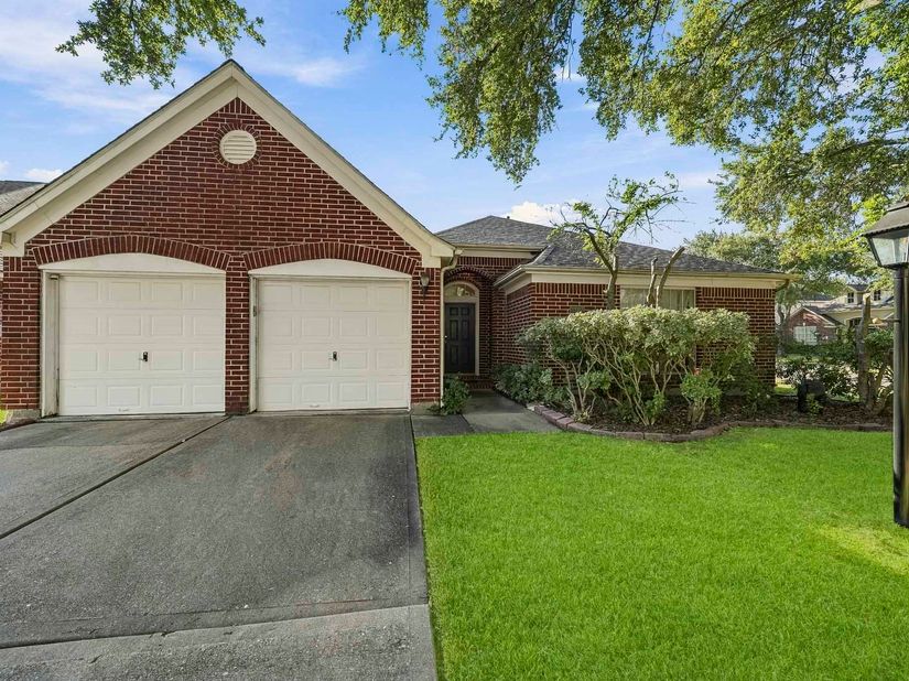3802 Shady Breeze Drive, Houston TX 77082