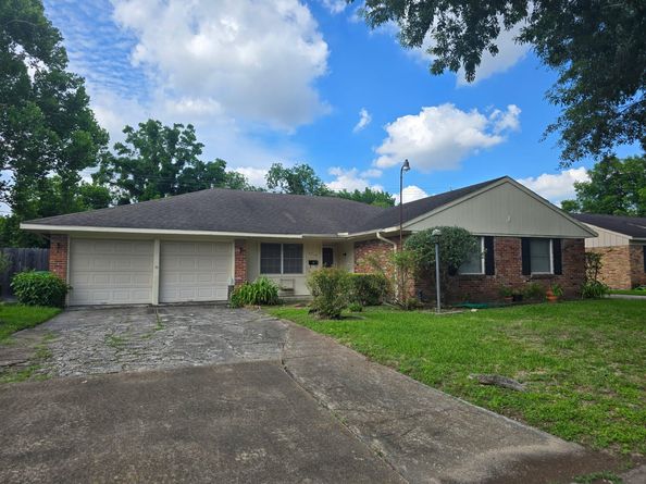 5714 Bankside Drive, Houston TX 77096