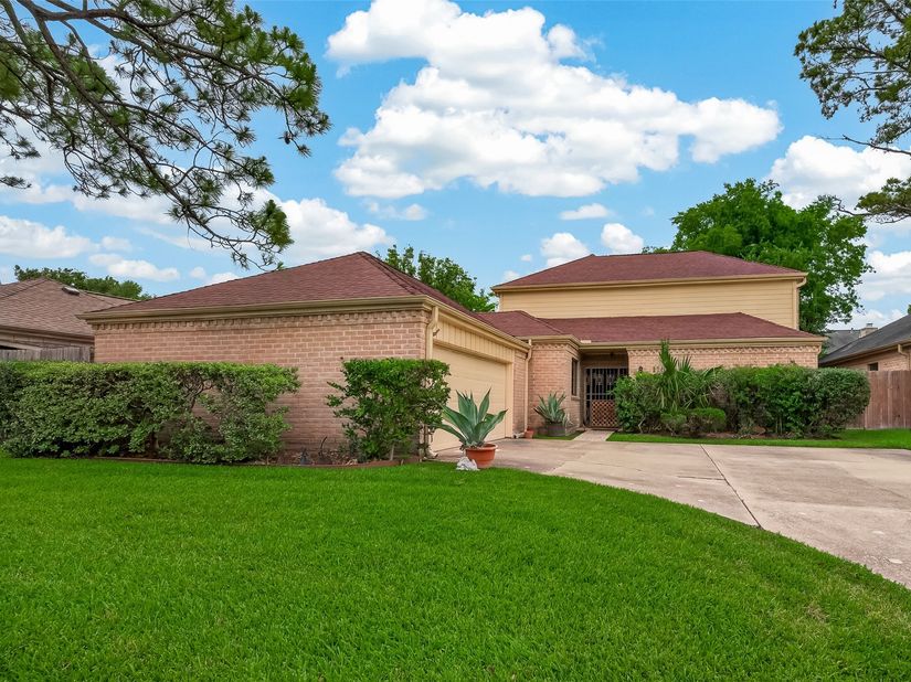 11614 Cedar Creek Drive, Houston TX 77077