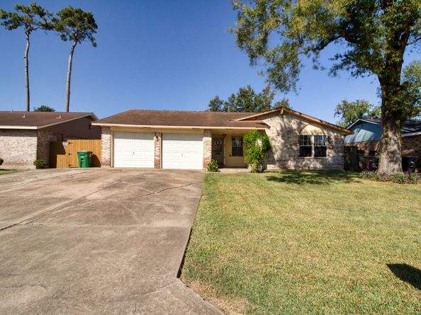 12119 Crystalwood Drive, Houston TX 77013