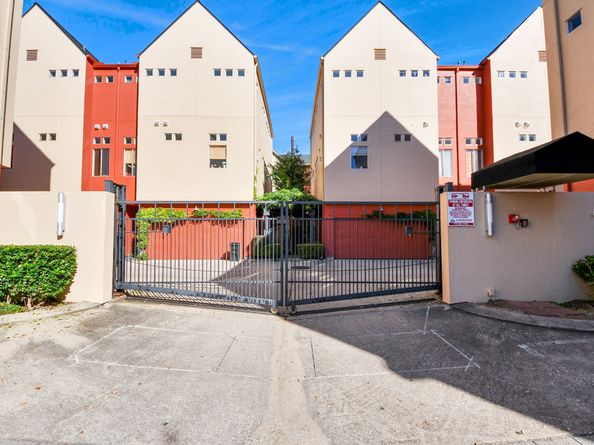 2436 Bissonnet Street 8, Houston TX 77005