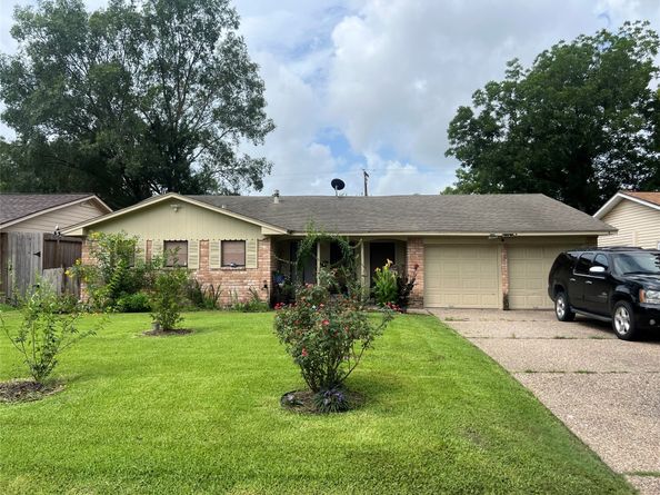 8823 Shadow Crest Street, Houston TX 77074