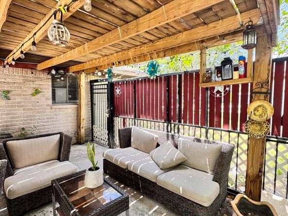 9018 Lazy River Lane, Houston TX 77088