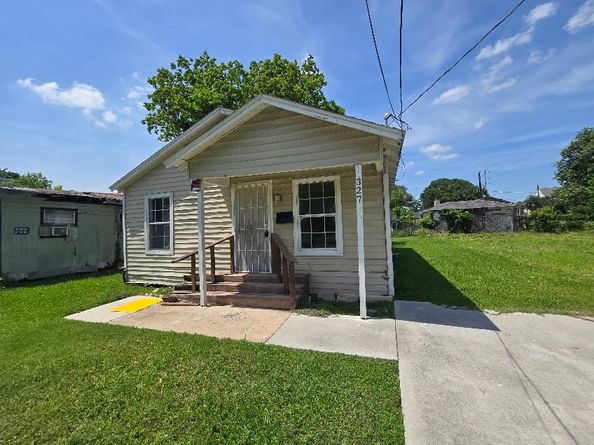 327 De Haven Street, Houston TX 77029