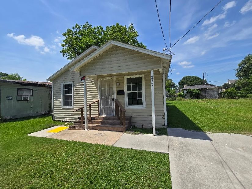 327 De Haven Street, Houston TX 77029