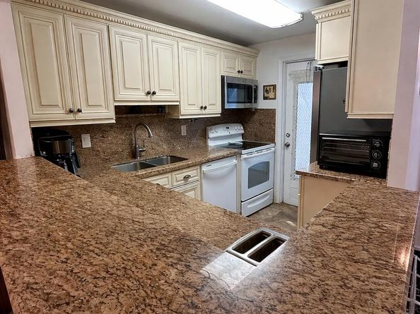 400 SE 10th Street 202, Deerfield Beach FL 33441