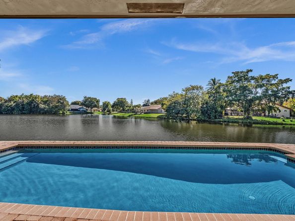 11170 NW 2nd Mnr, Coral Springs FL 33071