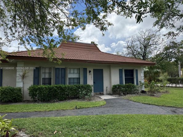 2381 SW 70th Avenue 49, Davie FL 33317