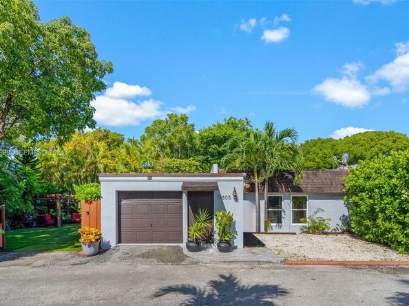 18805 W Lake Drive, Hialeah FL 33015