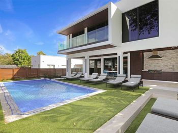 330 SW 19th Road