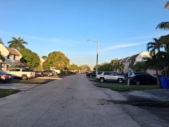 1349 Seaview, North Lauderdale FL 33068