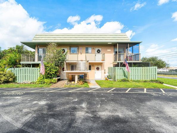 1805 Fairview Villas Drive 3, Palm Springs FL 33406