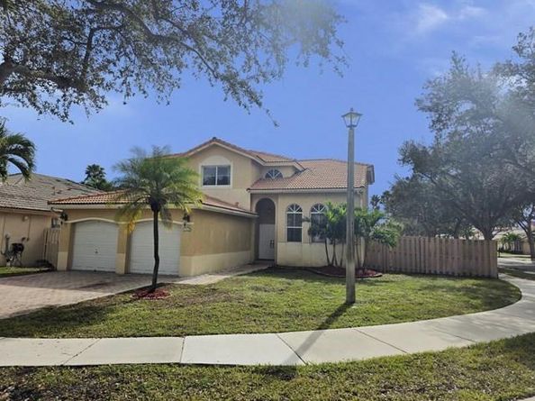 14422 N Royal Cove Cir, Davie FL 33325