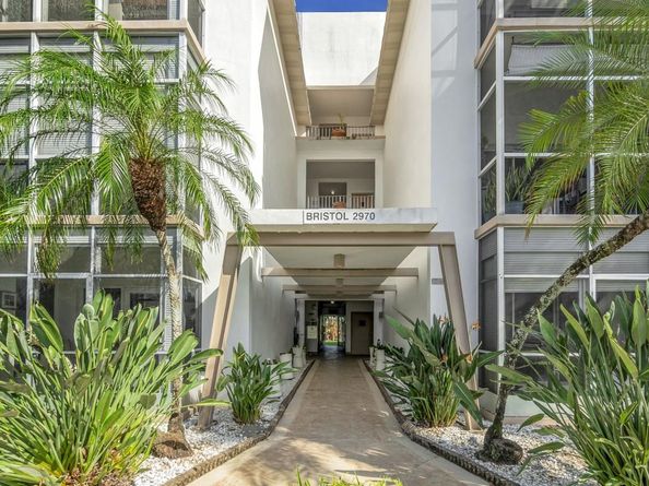 2970 NE 16th Ave 211, Oakland Park FL 33334