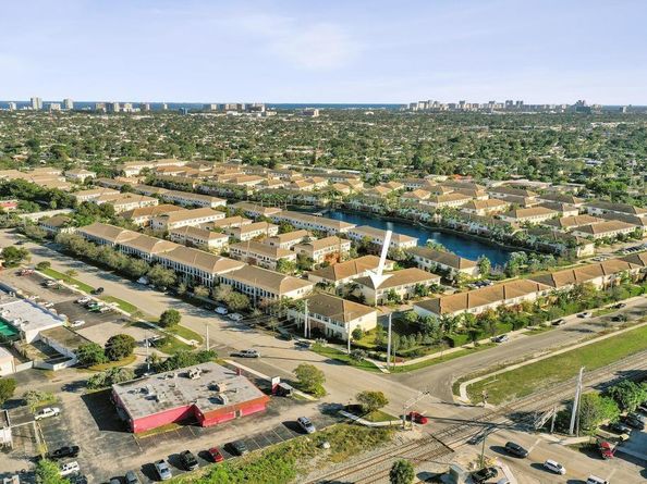 608 SW 3rd Ave, Pompano Beach FL 33060