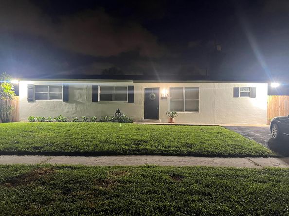 1525 S 24th Court, Riviera Beach FL 33404