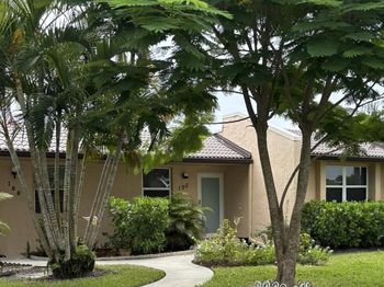 190 Lake Meryl Drive