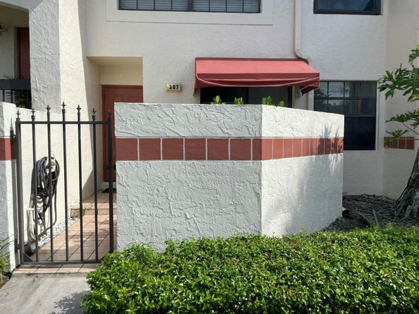 307 Liberty Court, Deerfield Beach FL 33442