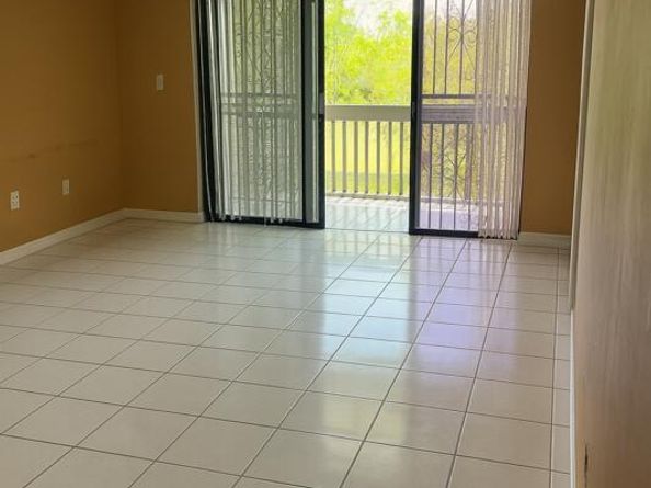 8879 Fontainebleau Boulevard 206, Miami FL 33172