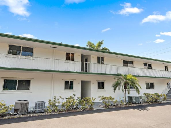 2 Garden Street 203m, Tequesta FL 33469