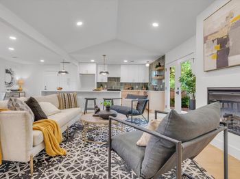 6807 Roanoke DR