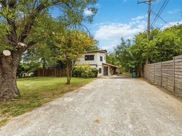 3305 Dolphin DR, Austin TX 78704