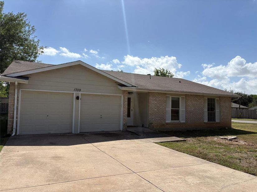 1709 W Mesa Park DR, Round Rock TX 78664