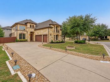 5517 Pincushion Daisy DR