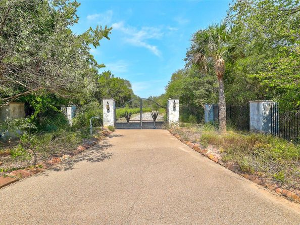 113 Serenada DR, Georgetown TX 78628