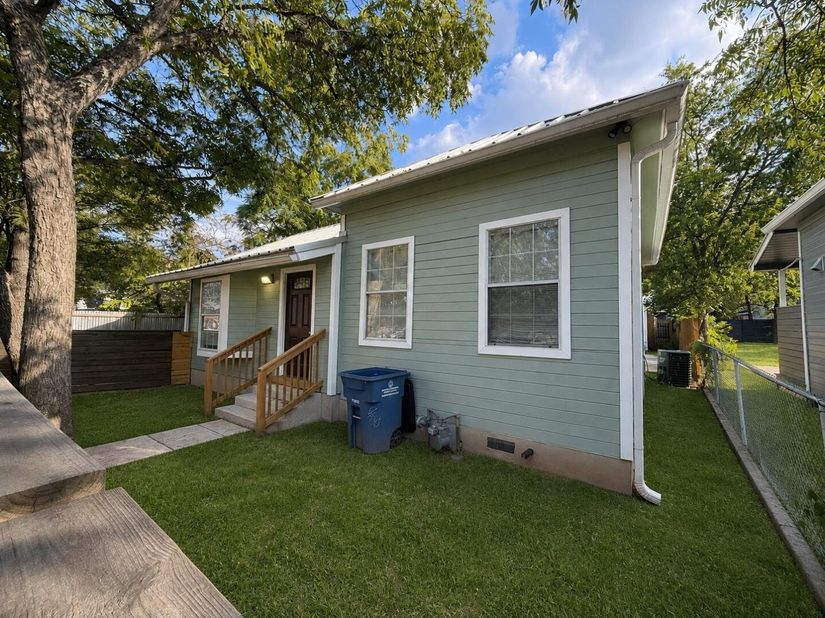 907 E 3rd ST, Austin TX 78702