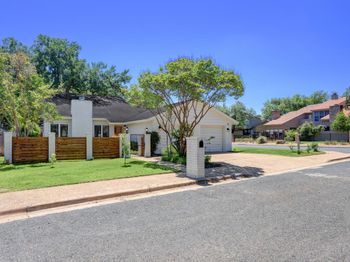 5609 Courtyard CV