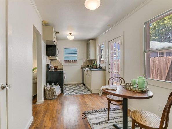 1110 W 22nd ST 16, Austin TX 78705